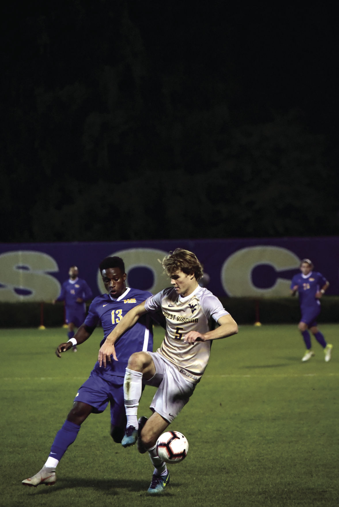 kevin morris juggles the ball